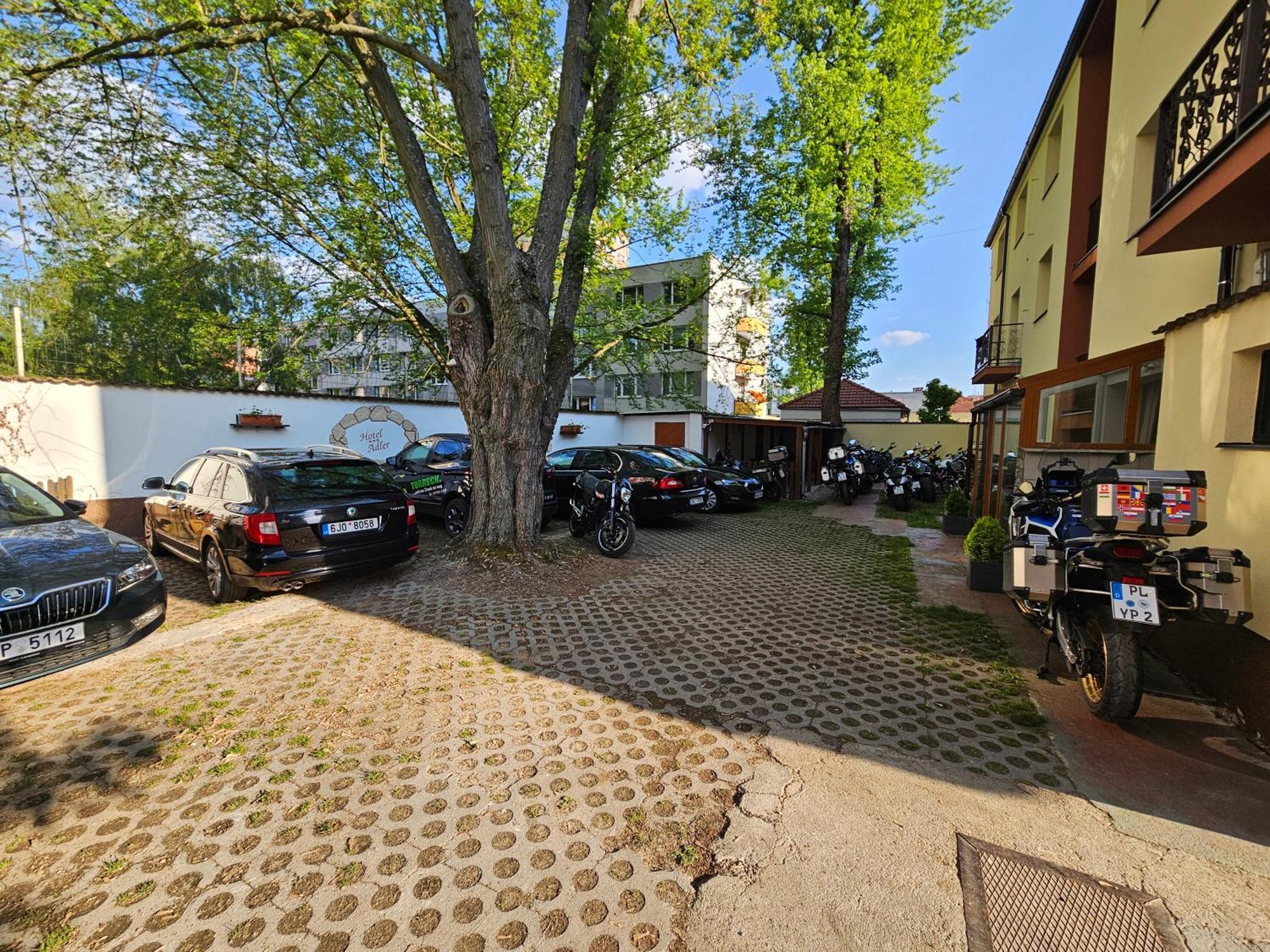 Hotel Adler Ceske Budejovice Esterno foto