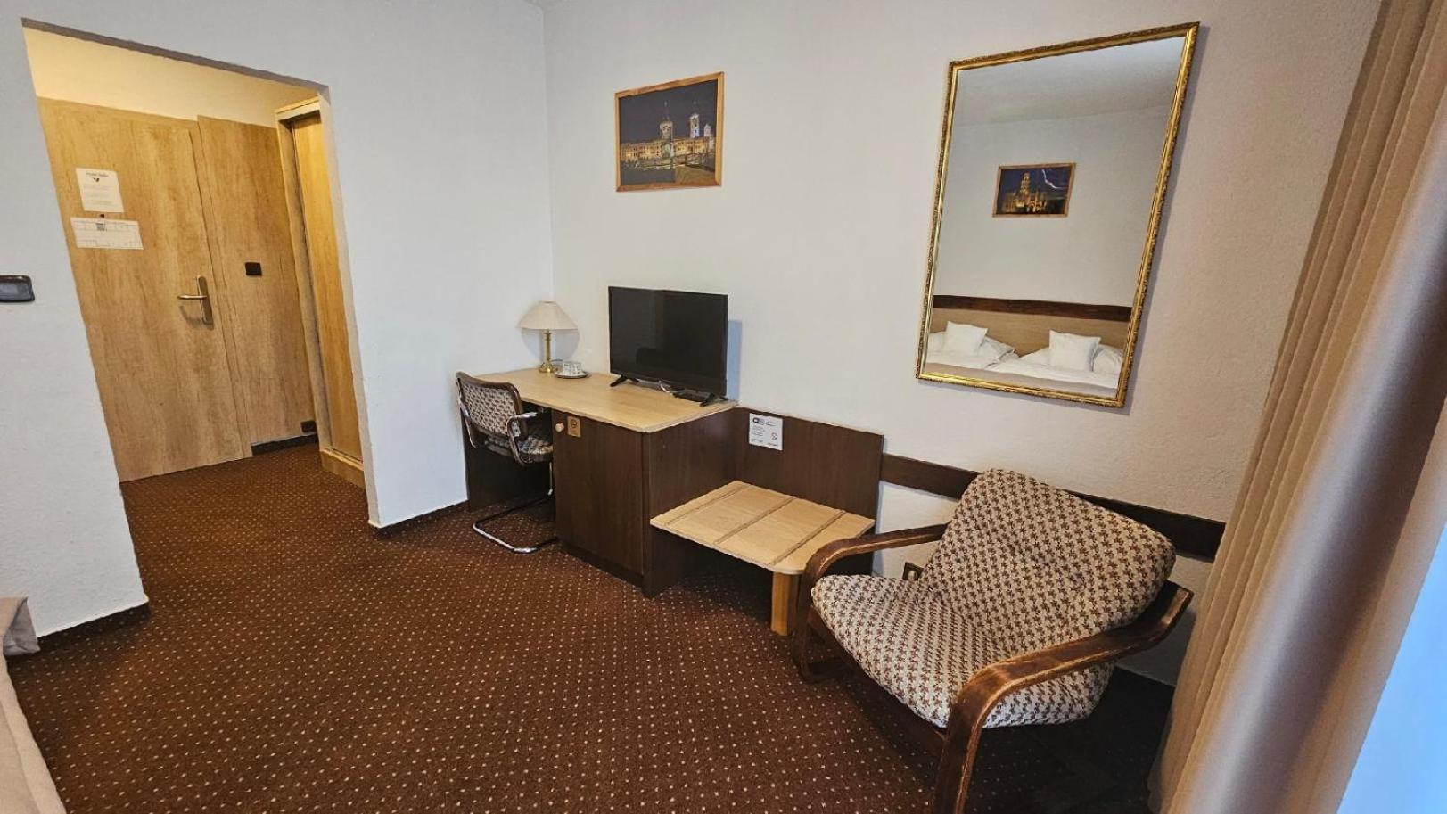 Hotel Adler Ceske Budejovice Esterno foto