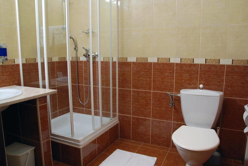 Hotel Adler Ceske Budejovice Esterno foto