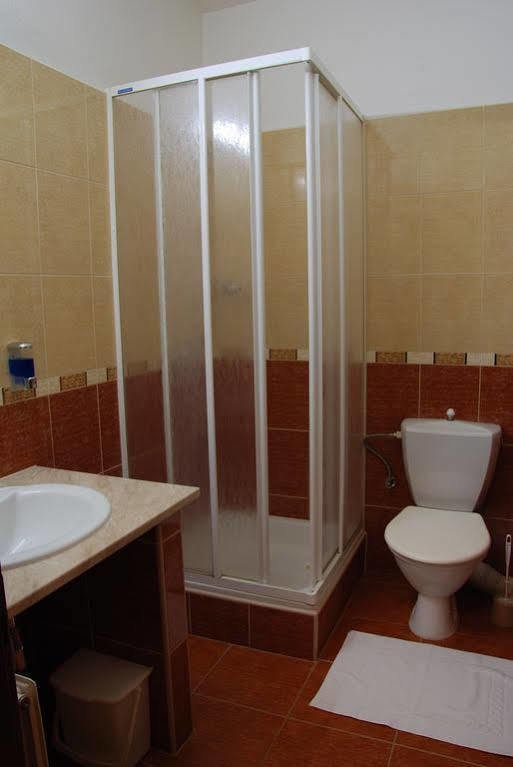 Hotel Adler Ceske Budejovice Esterno foto